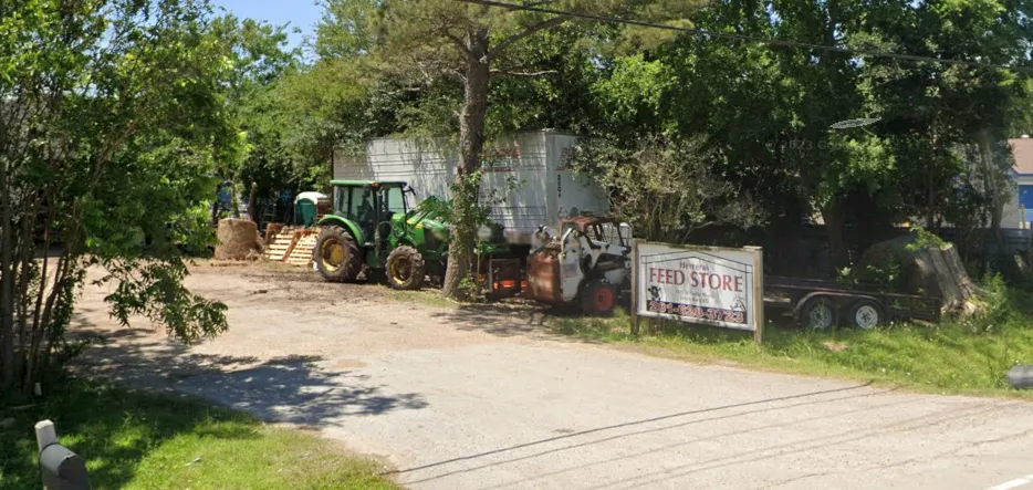 Herraras Feed storefront.